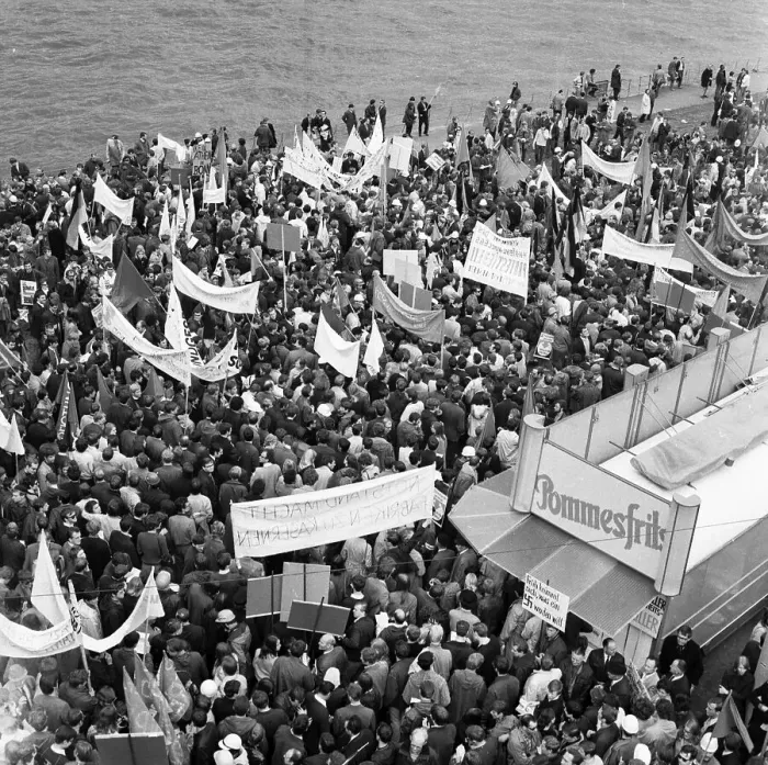 Framed Print : Many thousands of people gathered in Bonn on 11