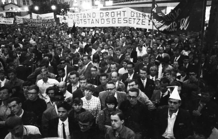 Framed Print : Many thousands of people gathered in Bonn on 11