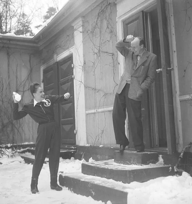 Framed Print : Throwing nowballs in the 1950s