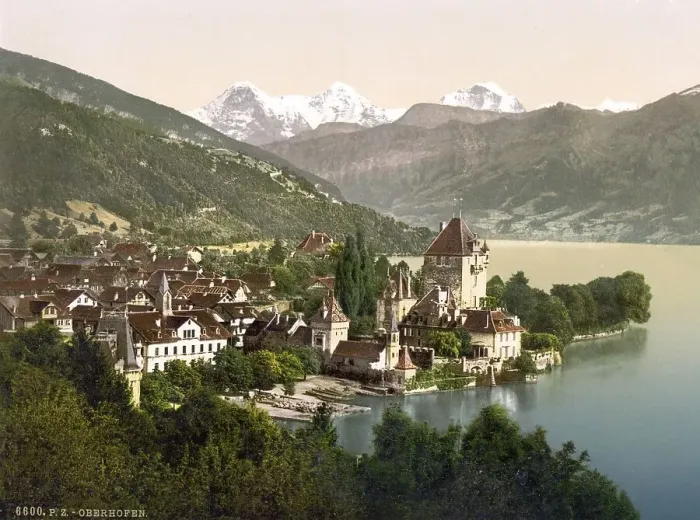 Framed Print : Thun, Oberhofen, Bernese Oberland