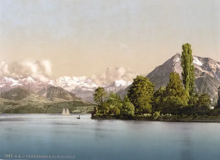 Framed Print : Thun, See von, Bluemlisalp und Niesen