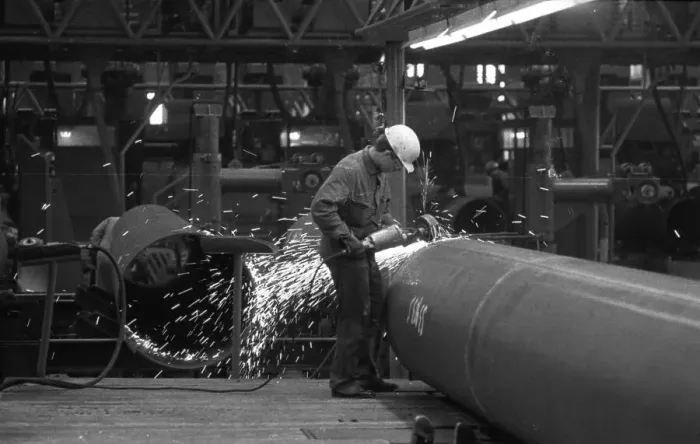 Framed Print : The Thyssen pipe mill, here in Duisburg in 1968 Framed Print : The Thyssen pipe mill, here in Duisburg in 1968