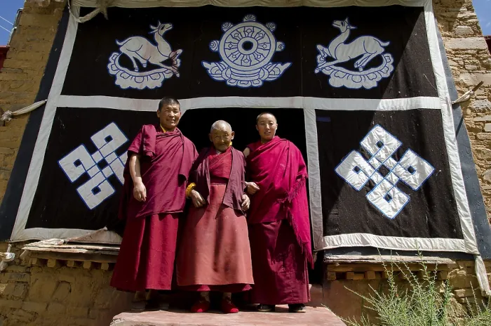 Framed Print : Three Tibetan Buddhist nuns, a younger