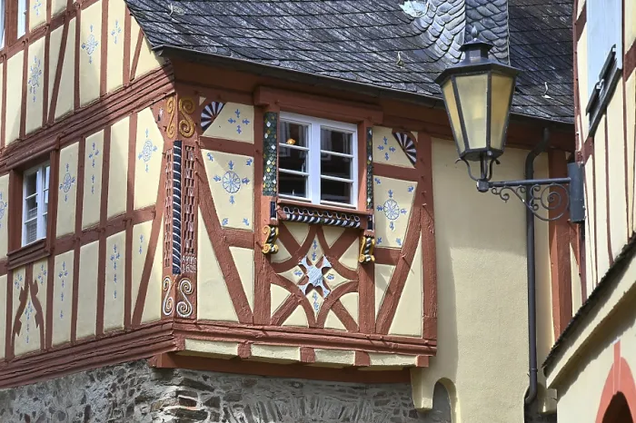 Framed Print : Timbered house in Ediger Eller Framed Print : Timbered house in Ediger Eller