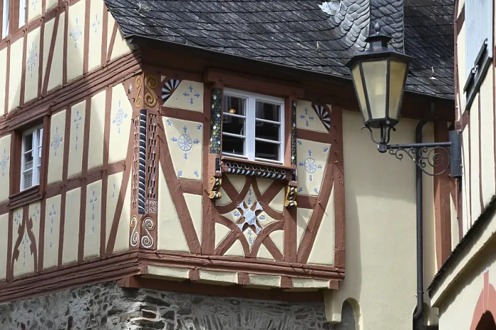 Framed Print : Timbered house in Ediger Eller Framed Print : Timbered house in Ediger Eller