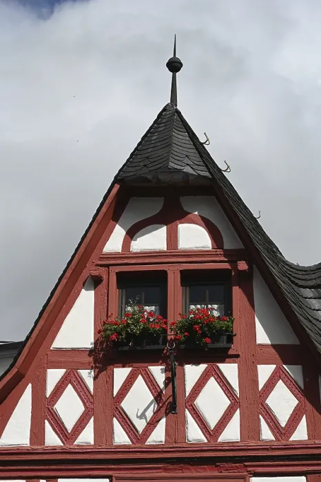 Framed Print : Timbered house in Ediger Eller Framed Print : Timbered house in Ediger Eller