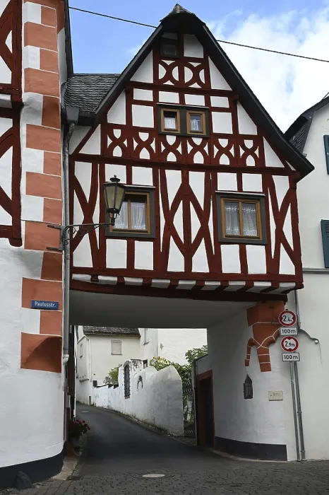 Framed Print : Timbered house in Ediger Eller Framed Print : Timbered house in Ediger Eller