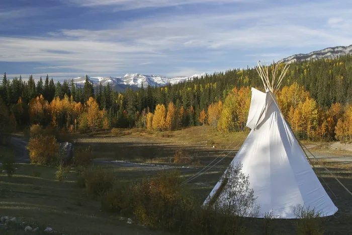 Framed Print : Tipi, fall forest, Herbst-Wald in den Rocky Mountains Framed Print : Tipi, fall forest, Herbst-Wald in den Rocky Mountains