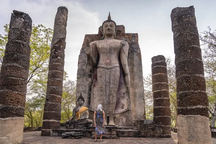 Framed Print : Tourist in front of the giant standing Buddha in the temple Wat Saphan Hin