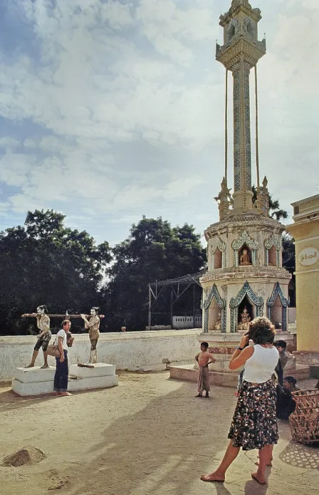 Framed Print : Tourists near Bagan, Bagan, Pagan