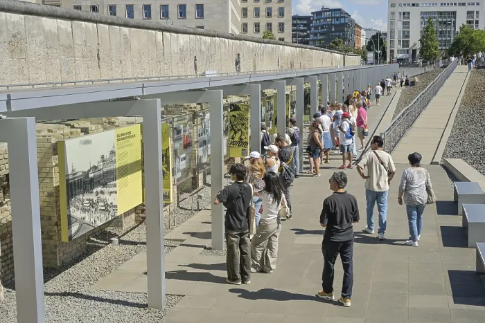Framed Print : Tourists, open-air exhibition, Topography of Terror Documentation Centre