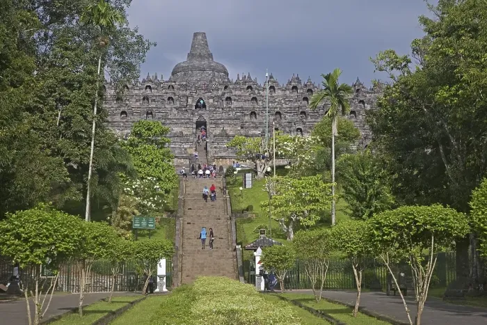 Framed Print : Tourists visiting Borobudur, Barabudur Framed Print : Tourists visiting Borobudur, Barabudur