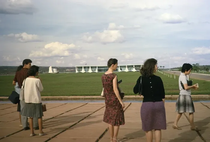Framed Print : Tourists waiting for the presidential palace, Palacio da Alvorada, built in 1958 by architect Oscar Niemeyer, Brasilia, Federal District, Brazil, 1962, South America Framed Print : Tourists waiting for the presidential palace, Palacio da Alvorada, built in 1958 by architect Oscar Niemeyer, Brasilia, Federal District, Brazil, 1962, South America