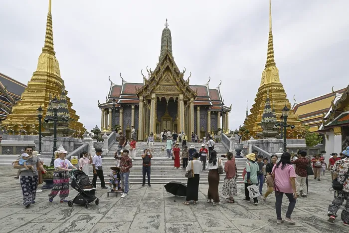 Framed Print : Tourists at Wat Phra Kaew, Temple of the Emerald Buddha Framed Print : Tourists at Wat Phra Kaew, Temple of the Emerald Buddha