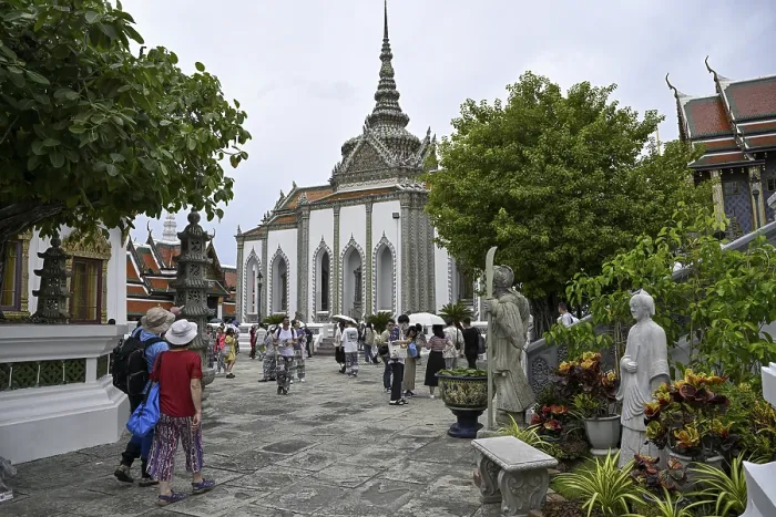 Framed Print : Tourists at Wat Phra Kaew, Temple of the Emerald Buddha Framed Print : Tourists at Wat Phra Kaew, Temple of the Emerald Buddha