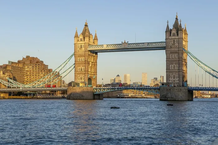Framed Print : Tower Bridge in sunshine at dusk Framed Print : Tower Bridge in sunshine at dusk