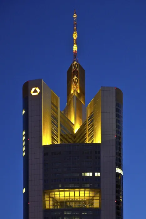 Framed Print : Tower of the Commerzbank headquarters in the evening