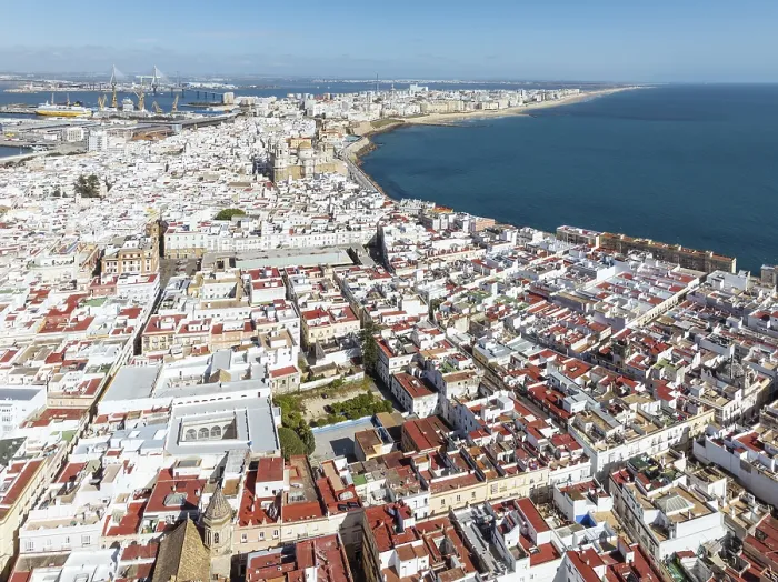 Framed Print : The town of Cadiz with the old quarter in the foreground Framed Print : The town of Cadiz with the old quarter in the foreground