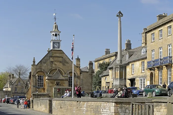 Framed Print : Town Hall, War Memorial, Chipping Campden Framed Print : Town Hall, War Memorial, Chipping Campden
