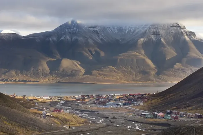 Framed Print : Town of Longyearbyen, Longyearbyen Framed Print : Town of Longyearbyen, Longyearbyen