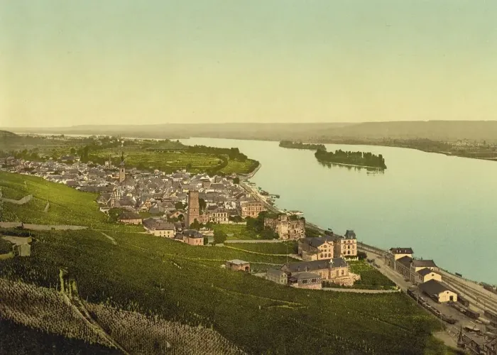 Framed Print : Town of Ruedesheim am Rhein, Hesse, c Framed Print : Town of Ruedesheim am Rhein, Hesse, c