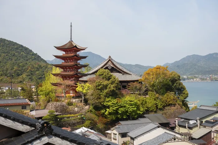Framed Print : Toyokuni Shrine and Senjokaku Pavilion