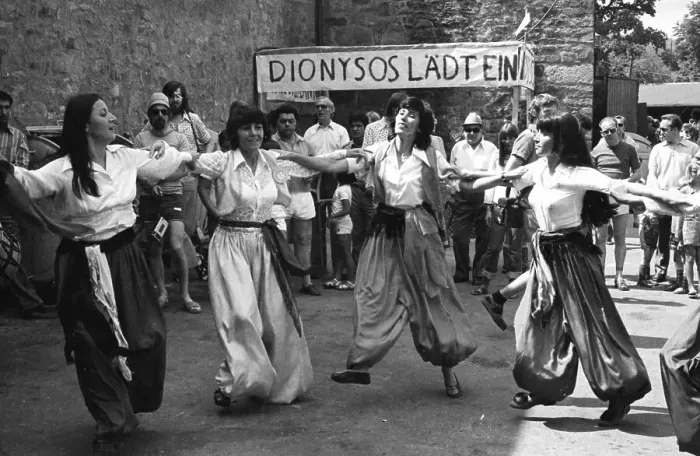 Framed Print : The traditional cultural event Kemnade 76 brings Germans and migrants together 27