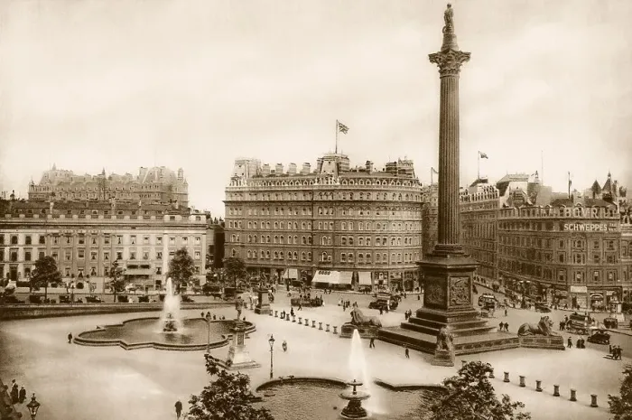 Framed Print : Trafalgar Square, London, UK, ca 1920 Framed Print : Trafalgar Square, London, UK, ca 1920