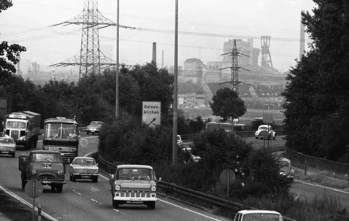 Framed Print : Traffic on the Ruhrschnellweg (B1) in 19 67 Framed Print : Traffic on the Ruhrschnellweg (B1) in 19 67