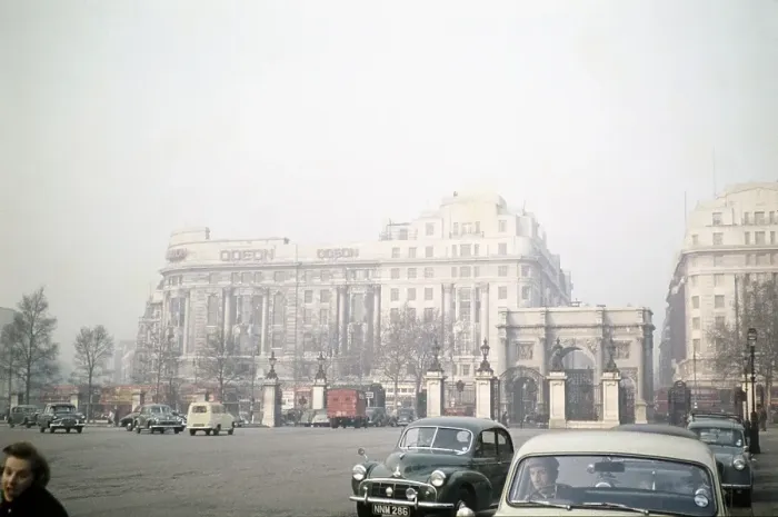 Framed Print : Traffic on the street in front of the Marble Arche Tor tor and the Odeon cinema, London, England, UK December 1959 Framed Print : Traffic on the street in front of the Marble Arche Tor tor and the Odeon cinema, London, England, UK December 1959
