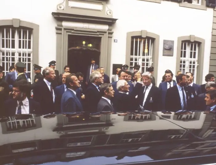 Framed Print : Trier. Honecker's visit to the Karl Marx House on 10 September 1987 Framed Print : Trier. Honecker's visit to the Karl Marx House on 10 September 1987