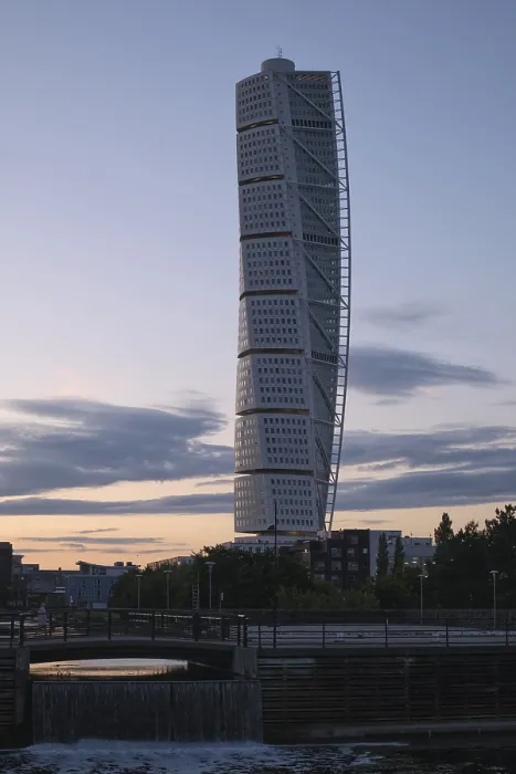Framed Print : Turning Torso skyscraper, Malmo Framed Print : Turning Torso skyscraper, Malmo