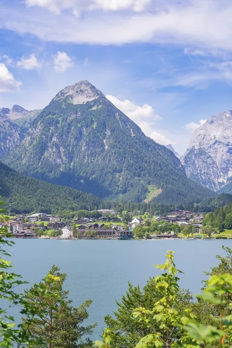 Framed Print : Turquoise-coloured lake in the mountains under a blue sky in summer
