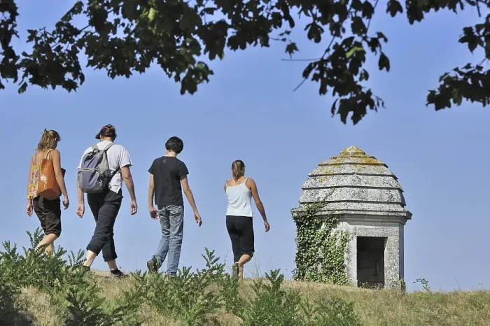 Framed Print : Turret and tourists walking on rampart of the citadel at Brouage