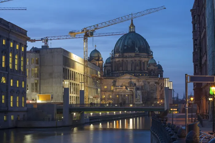 Framed Print : Twilight at the Spree river with view to the Berliner Dom Cathedral through construction site
