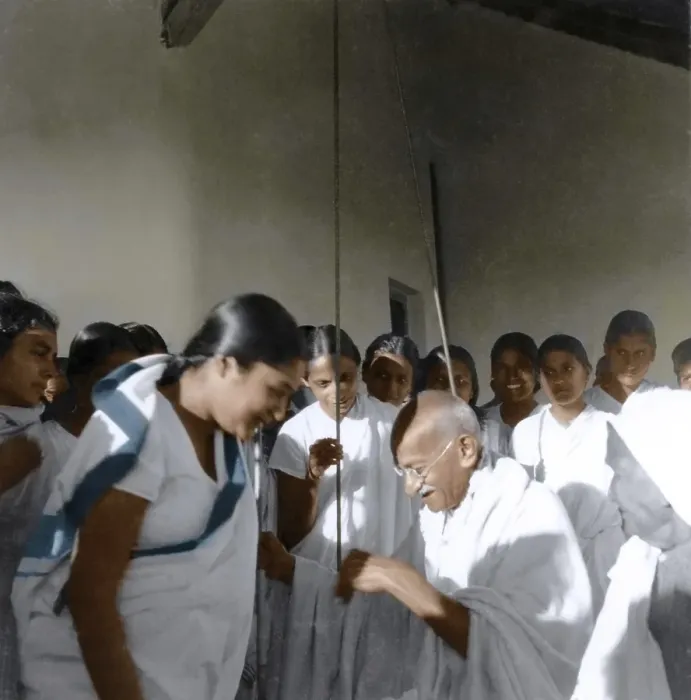 Framed Print : Uma Agarwal with Mahatma Gandhi, Wardha, Maharashtra, India, Asia, 1945, Asia Framed Print : Uma Agarwal with Mahatma Gandhi, Wardha, Maharashtra, India, Asia, 1945, Asia