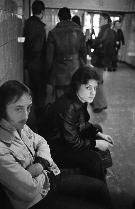 Framed Print : Unemployed people in the corridors of the Gelsenkirchen Labour Office on 28 Framed Print : Unemployed people in the corridors of the Gelsenkirchen Labour Office on 28