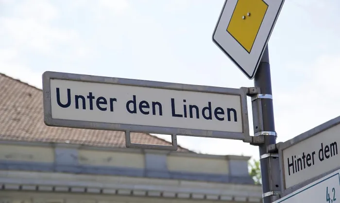Framed Print : Unter den Linden in Berlin