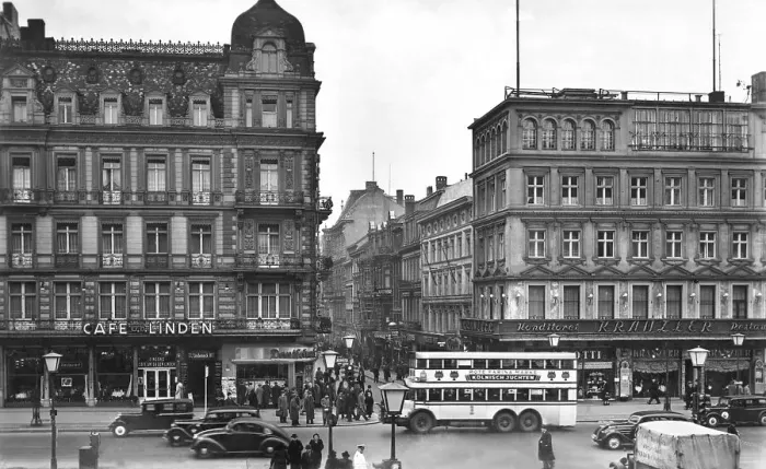 Framed Print : Unter den Linden Boulevard, historical image ca