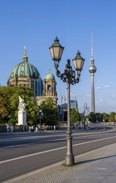 Framed Print : Unter den Linden, view from Schlossbrucke to Lustgarten and Berlin Cathedral