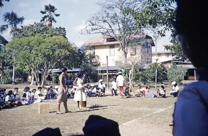 Framed Print : Untertitel: Ranger an der Bishop Anstey High School, Girl Guide Rangers besuchen Schule, Port of Spain, Trinidad um 1962