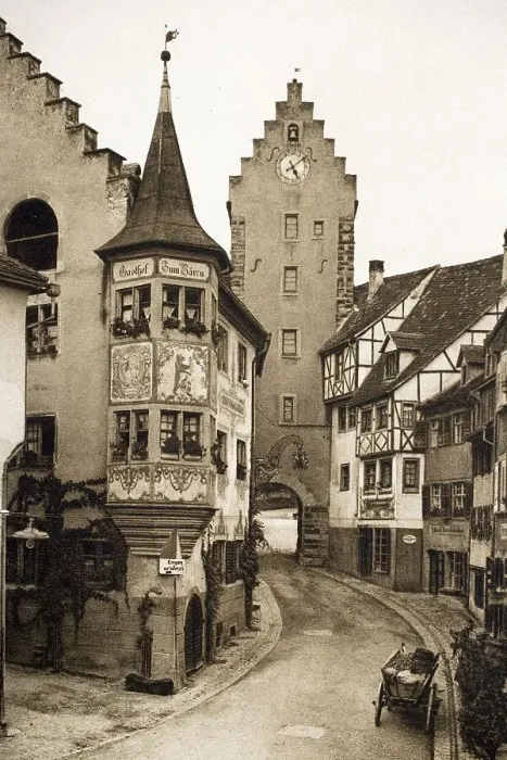 Framed Print : The Upper Gate in Meersburg on Lake Constance Framed Print : The Upper Gate in Meersburg on Lake Constance