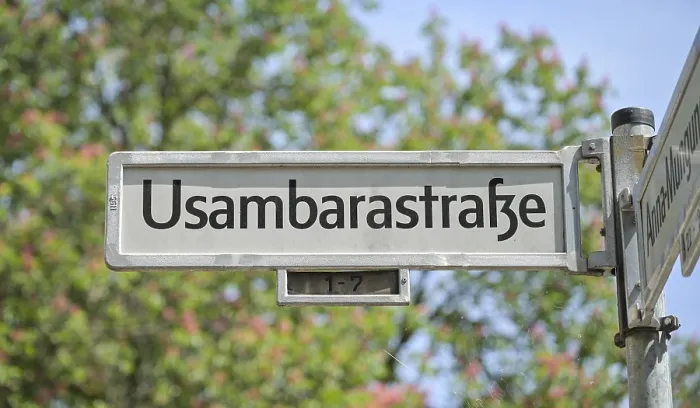 Framed Print : UsambarastraBe, street sign