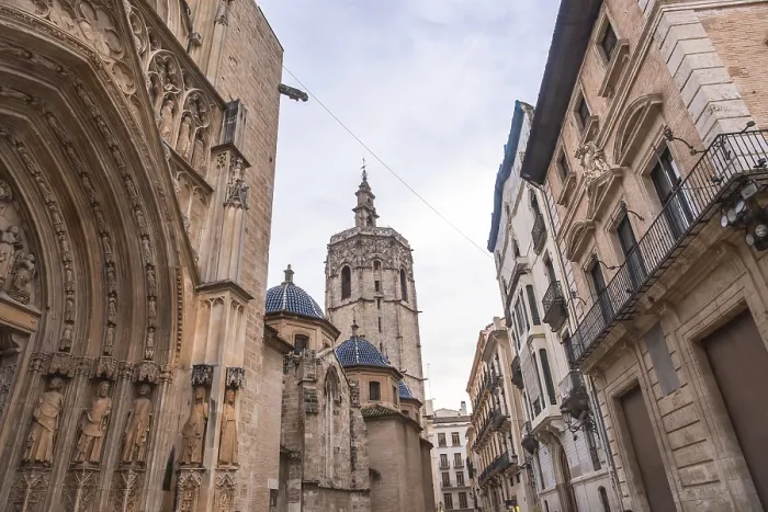 Framed Print : Valencia cathedral with its miguelete tower dominating the skyline