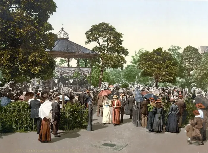 Framed Print : Valley gardens, Harrogate, in the English Unitary Authority North Yorkshire