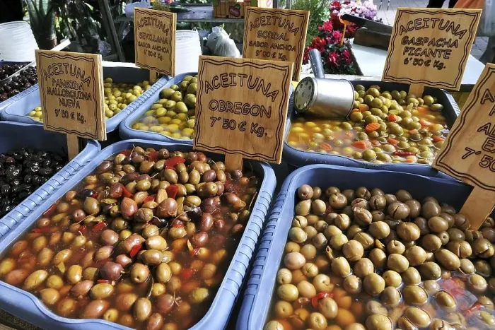 Framed Print : Variety of olives on display, Alcudia