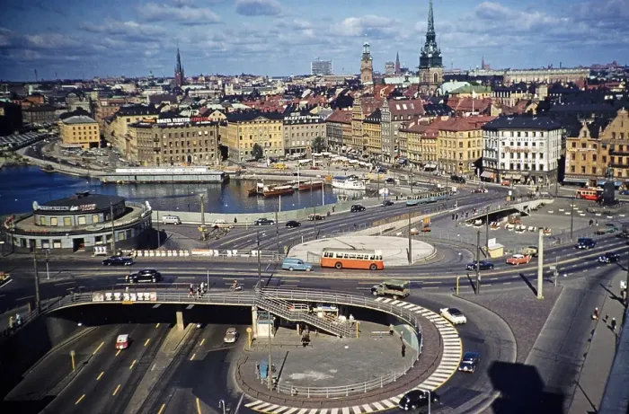 Framed Print : Vehicles using the new overpass system in the city centre of Stockholm, Sweden 1958, drive on the left-hand side Framed Print : Vehicles using the new overpass system in the city centre of Stockholm, Sweden 1958, drive on the left-hand side
