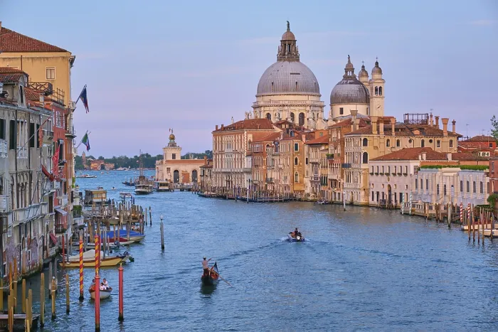 Framed Print : VENICE, ITLAY, JULY 19 Framed Print : VENICE, ITLAY, JULY 19