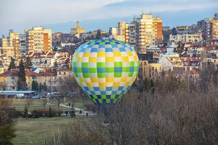 Framed Print : Vergnugungsballon uber South Park Framed Print : Vergnugungsballon uber South Park