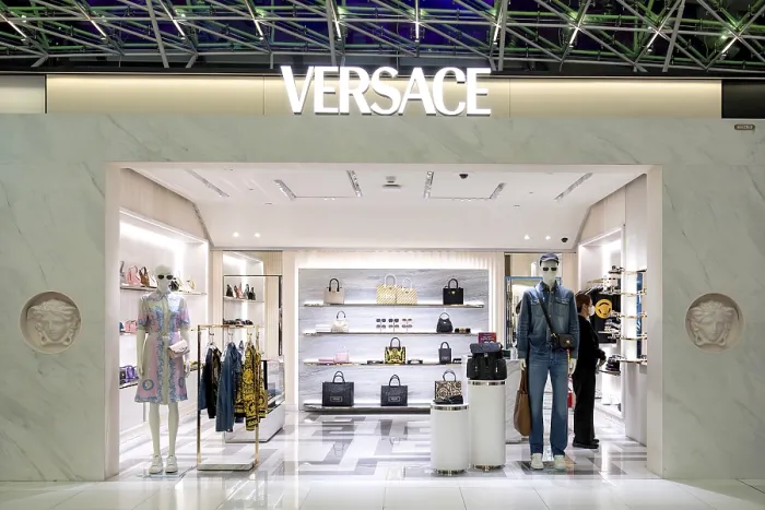 Framed Print : Versace Shop, Bangkok, Thailand